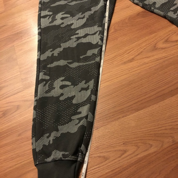 CALVIN KLEIN~Men’s grey camo lounge pants. Size M - Picture 8 of 12